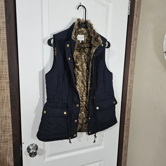 Adrienne Vittadini Navy Blue Quilted Puffed Fur Lined Vest Size Medium - Picture 2 of 16